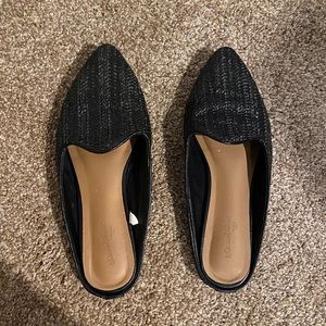 Universal Thread Target black mules sz 7.5
